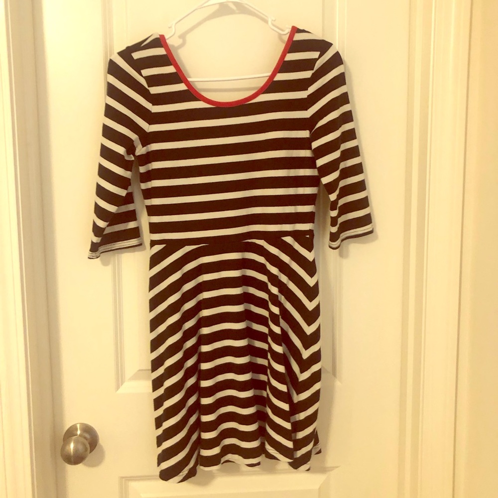 2/35$ Black and white dress lightly worn